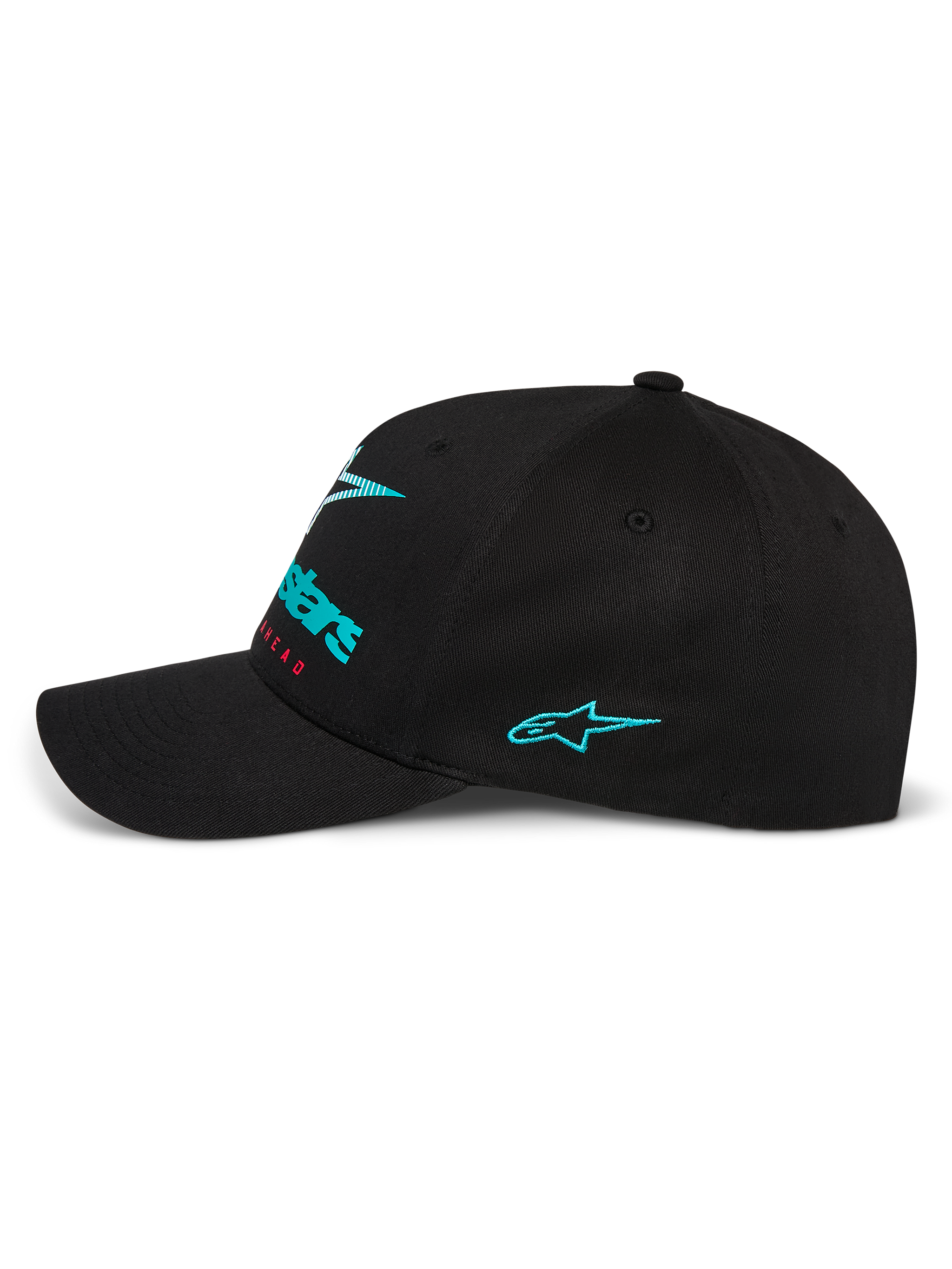 Alpinestars Instinct Hat, sideprofil af sort kasket, med et broderet blågrønt Astars-logo på siden og farvegradieret branding på fronten, buet skygge med struktureret krone, afslappet motorsport streetwear