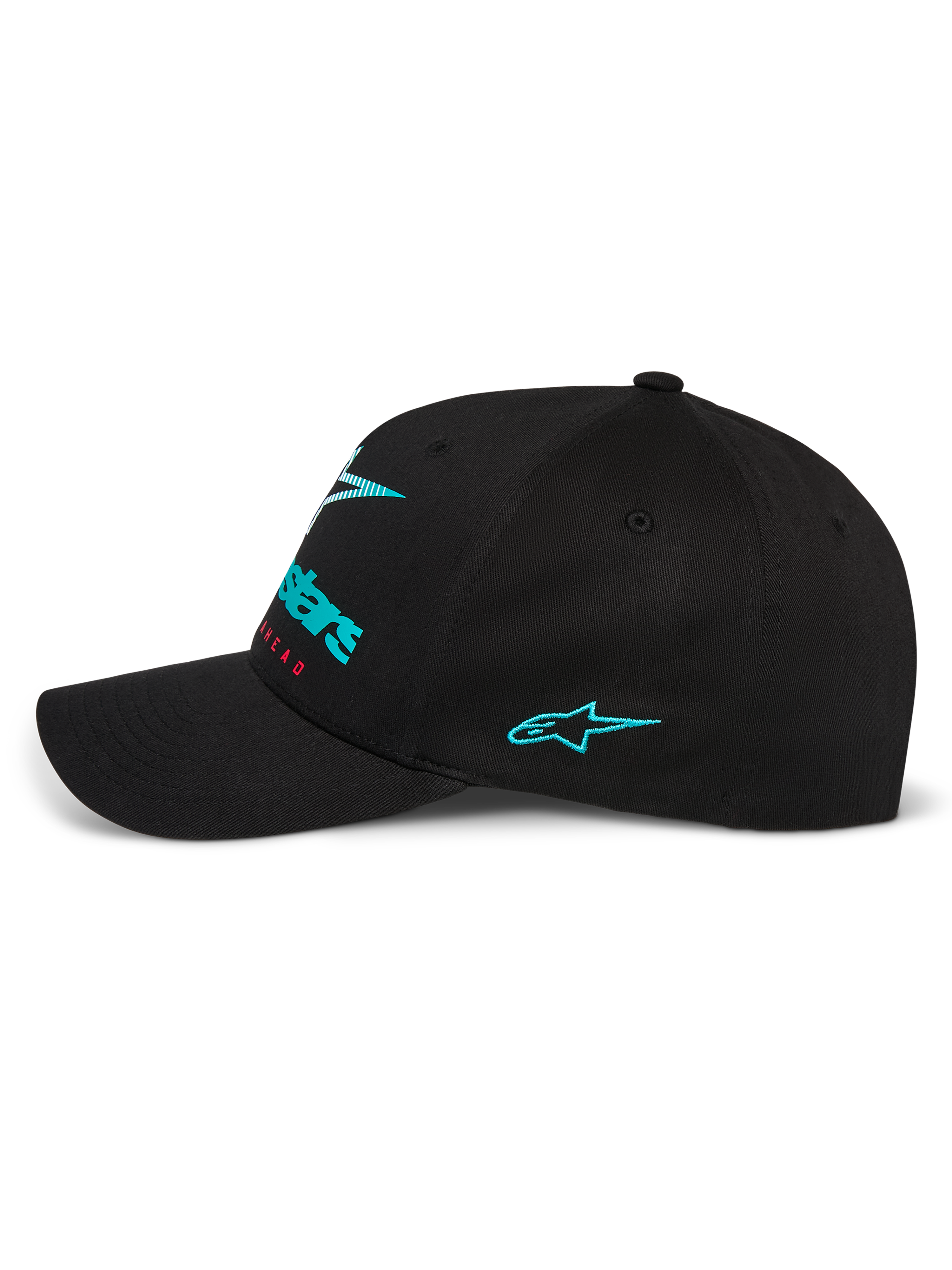 Alpinestars Instinct Hat, sideprofil af sort kasket, med et broderet blågrønt Astars-logo på siden og farvegradieret branding på fronten, buet skygge med struktureret krone, afslappet motorsport streetwear