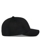 Alpinestars Pivot kasket, sort, profilvisning fra siden af en struktureret baseballkasket med buet skygge, twill-stof, afslappet motorsport-inspireret hovedbeklædning