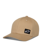 Alpinestars Pivot kasket, afslappet baseball cap, khaki sandfarvet, buet skygge med struktureret krone, lille sort firkantet patch med hvidt Astars-logo, hovedbeklædning i bomuldstwill