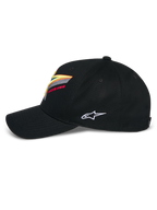 Alpinestars Lucid Snapback kasket, sort, struktureret krone med buet skygge, med levende flerfarvet Astars-logobroderi på forsiden og hvidt sidelogo, afslappet motorsport-inspireret sportstøj