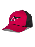 Alpinestars Ageless Shadow Trucker kasket, rød og sort, med rød struktureret krone og buet skygge, sorte mesh-paneler bagpå, hvidt og sort broderet Astars-logo på forsiden, afslappet motorsport-inspireret hovedbeklædning