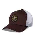 Alpinestars Hexeon Trucker kasket, brun og hvid, buet skygge med struktureret mørkebrun forside og hvid mesh-bagside, sort hexagon-mærke foran med gult logo, broderet logo på siden, klassisk trucker-stil