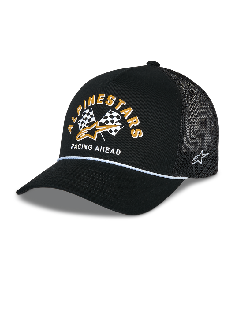 Alpinestars Finisher Trucker Hat, sort trucker-kasket med åndbar mesh-bagside, buet skygge med hvid snoredetalje, grafik på fronten med gul Alpinestars-skrift og ternede flag, broderet stjernelogo på siden, afslappet motorsport-inspireret hovedbeklædning