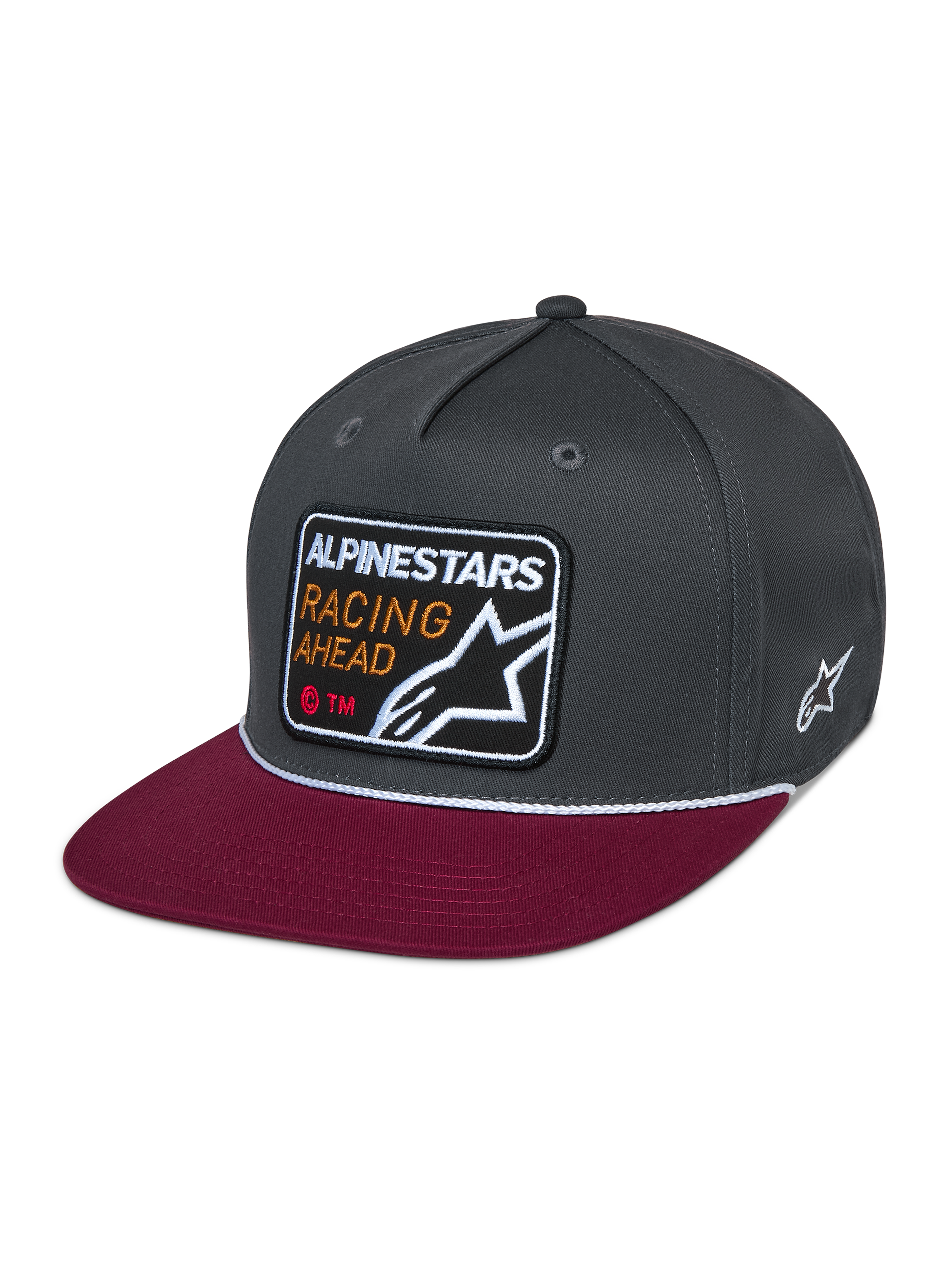 Alpinestars Intuitive Snapback-kasket, afslappet motorsport-hovedbeklædning, mørkegrå struktureret krone med rød flad skygge, hvid snordetalje, broderet mærke på fronten med 'ALPINESTARS RACING AHEAD' og stjernelogo, hvid stjernebrodering på siden