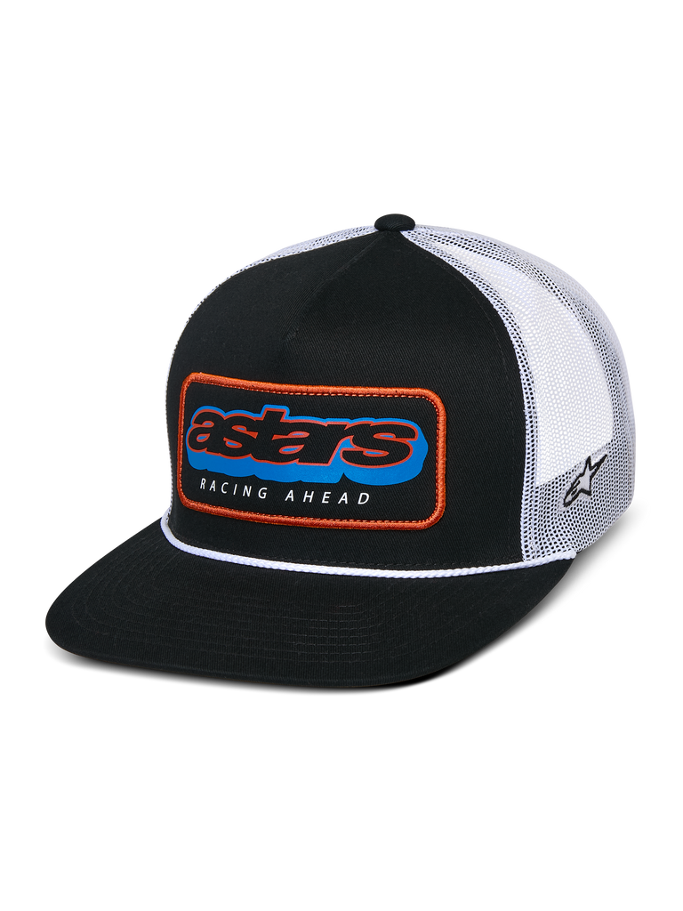 Alpinestars Phosphor Trucker Hat, sort og hvid, flad skygge med struktureret krone og hvid snoredetalje, flerfarvet Astars-mærke på fronten med orange kant og "RACING AHEAD"-tekst, åndbar hvid mesh-bagside med broderet logo på siden