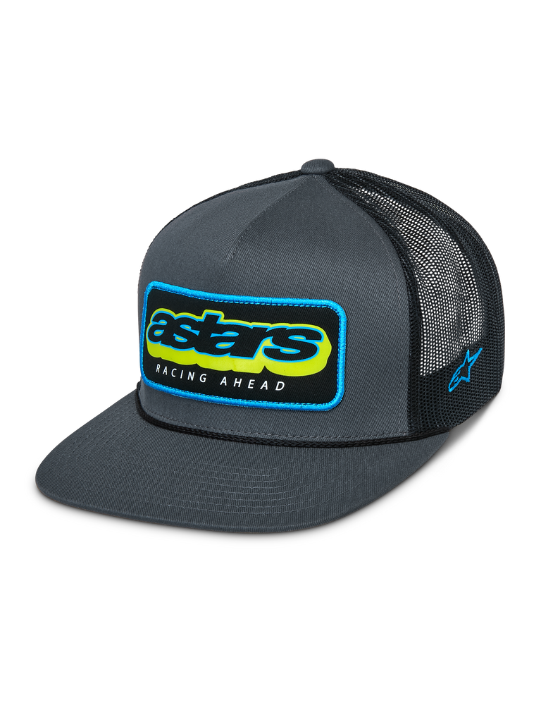 Alpinestars Phosphor Trucker Hat, Charcoal Black, grå twill-forside med sort mesh-bagside, iøjnefaldende flerfarvet Astars-logo med Racing Ahead-tekst, flad skygge, broderet logo på siden, afslappet motorsportsinspireret hovedbeklædning