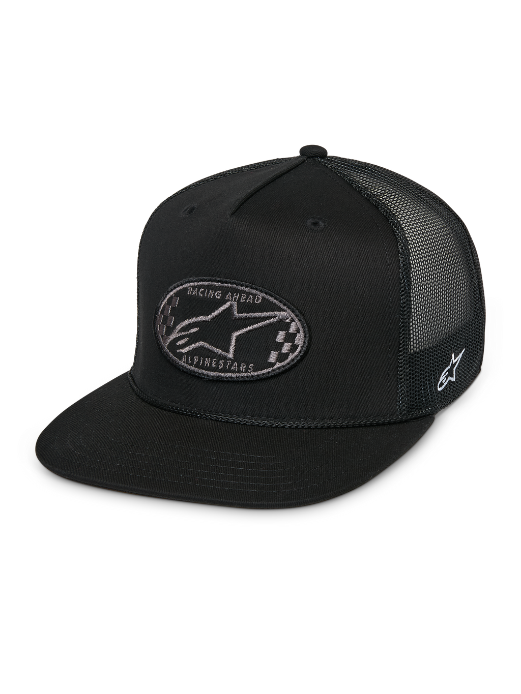 Alpinestars Contender Trucker kasket, sort snapback cap, flad skygge, ovalt mærke på fronten med ternet Astars-logo og Racing Ahead-tekst, sort mesh-bagside, broderet logo på siden, afslappet motorsport-streetwear