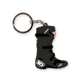 Alpinestars New Tech 10 Boot nøglering, sort med hvide og røde detaljer, 3D-miniaturegengivelse af den ikoniske motocrossstøvle, detaljerede støbte spænder og branding, sølvfarvet nøglering i metal