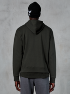 Alpinestars Essentials Ageless Hoodie, set bagfra, Off Black, afslappet streetwear, model iført sort beanie med hvidt stjernelogo og grå bukser, premium fleece med stenvasket finish
