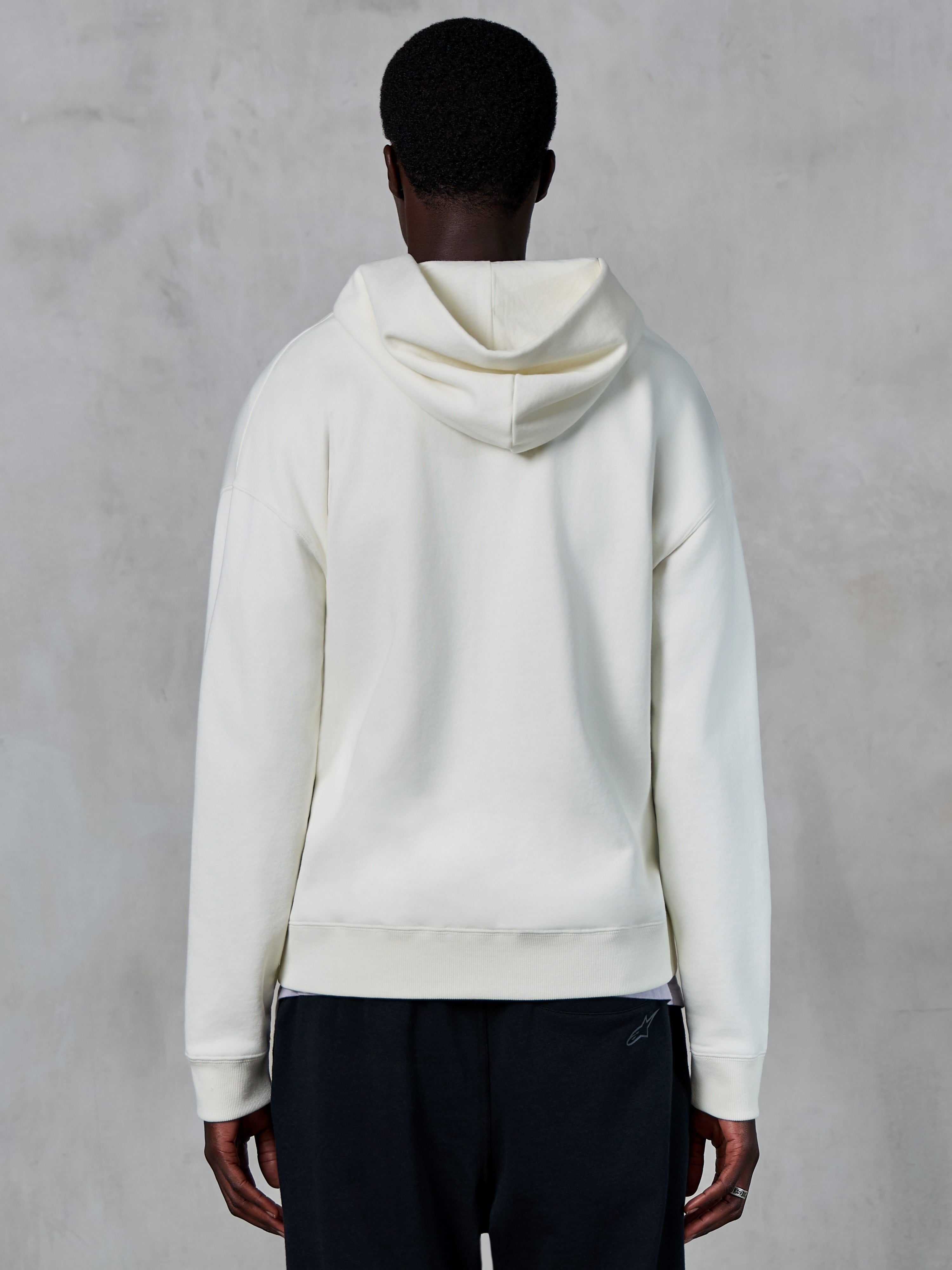 Alpinestars Essentials Ageless Zip Hoodie, set bagfra, Off White, afslappet streetwear, premium kompakt fleece, afslappet pasform, ribstrikkede manchetter og kant, rent minimalistisk design
