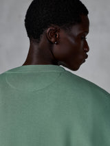 Alpinestars Essentials Ageless Crew, crewneck sweatshirt, Cactus Green, nærbillede af den bageste halsudskæring og øverste del af ryggen, blød stone-washed fleece, afslappet livsstilstøj