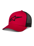 Alpinestars Ageless Trucker Hat, rød og sort, baseball-kasket med mesh-bagside, buet skygge, 3D-broderet sort Astars-logo, struktureret krone, afslappet motorsport-sportstøj