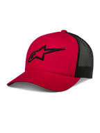 Alpinestars Ageless Trucker Hat, rød og sort, baseball-kasket med mesh-bagside, buet skygge, 3D-broderet sort Astars-logo, struktureret krone, afslappet motorsport-sportstøj