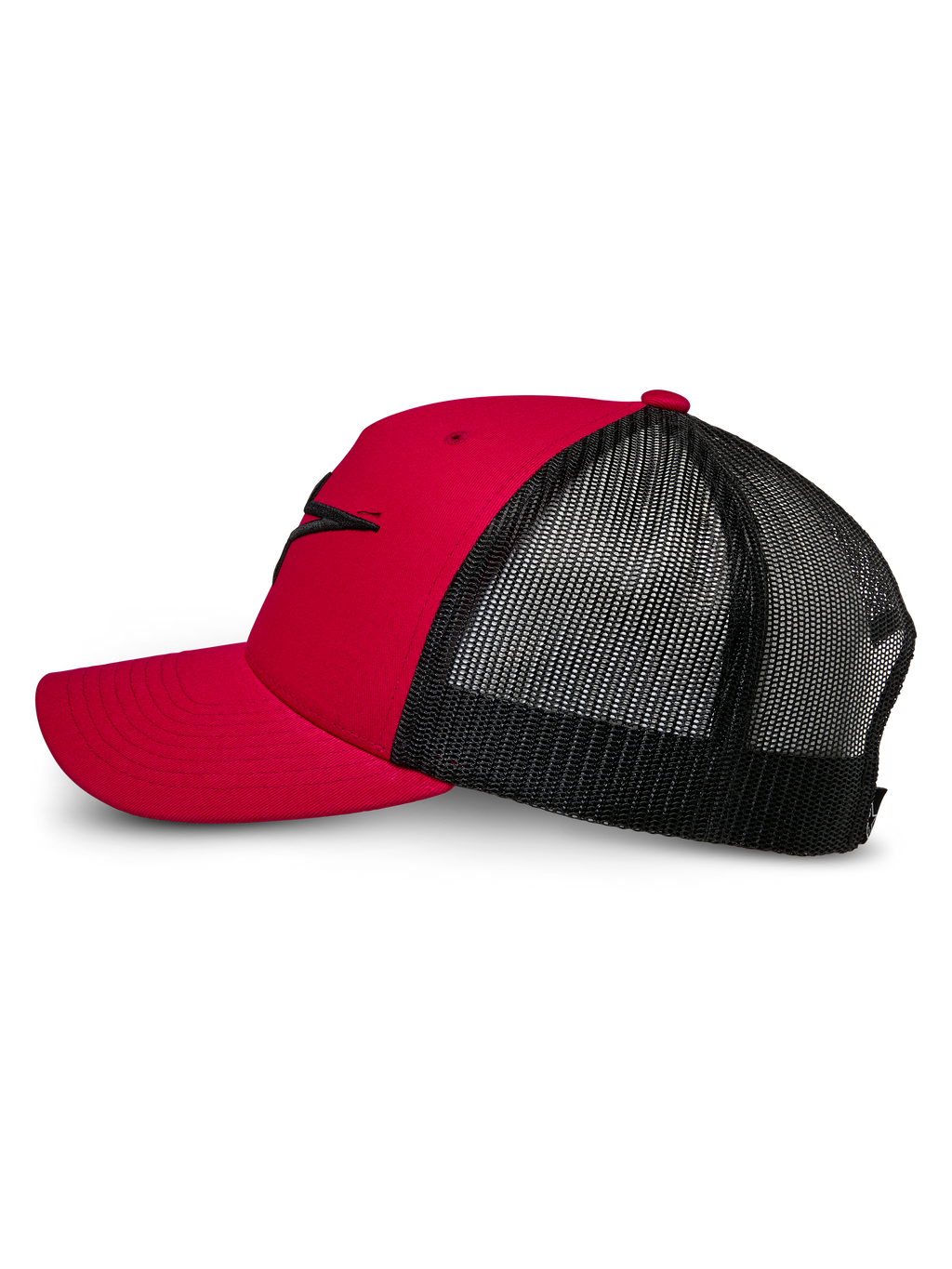Alpinestars Ageless Trucker Hat, rød og sort, set fra siden med buet skygge og struktureret front med sort 3D-broderet Astars-logo, sort mesh-bagside for åndbarhed, klassisk motorsport-inspireret design