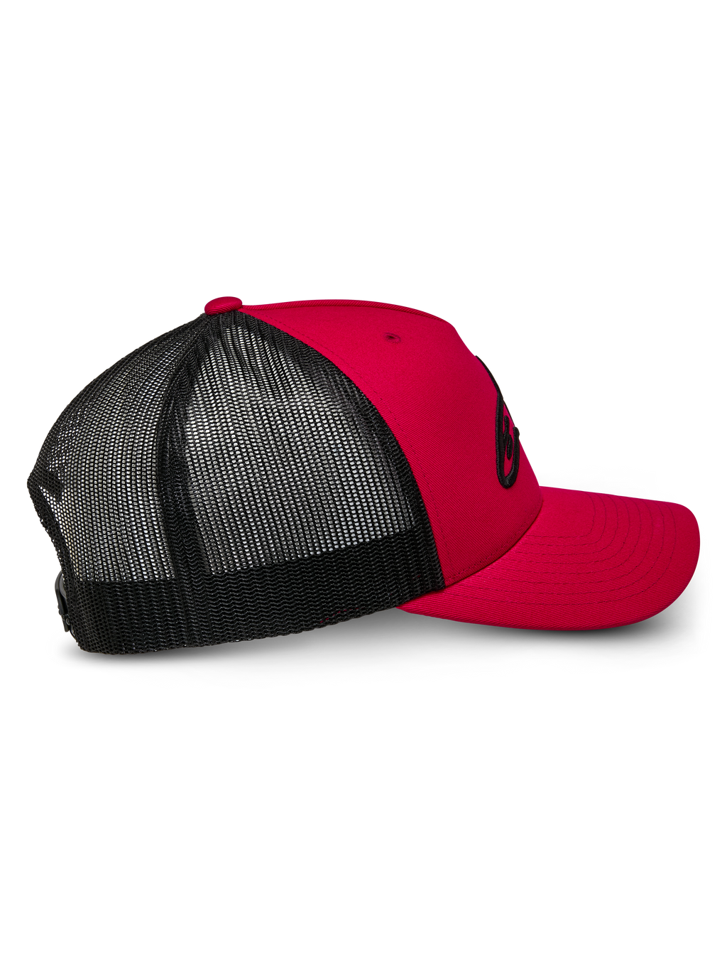 Alpinestars Ageless Trucker Hat, rød og sort, profilvisning der viser rød struktureret front og buet skygge med sorte åndbare mesh-paneler bagpå, afslappet motorsport-inspireret hovedbeklædning
