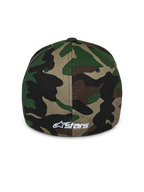Alpinestars Ageless Multi Hat, baseballkasket i grøn camouflage, set bagfra med et lille hvidt broderet Astars-logo, struktureret krone og flex back-design