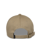 Alpinestars Deduce Strapback kasket, khaki, set bagfra med justerbar rem og metalspænde, lille sort logo-mærke, afslappet hovedbeklædning i bomuldstwill