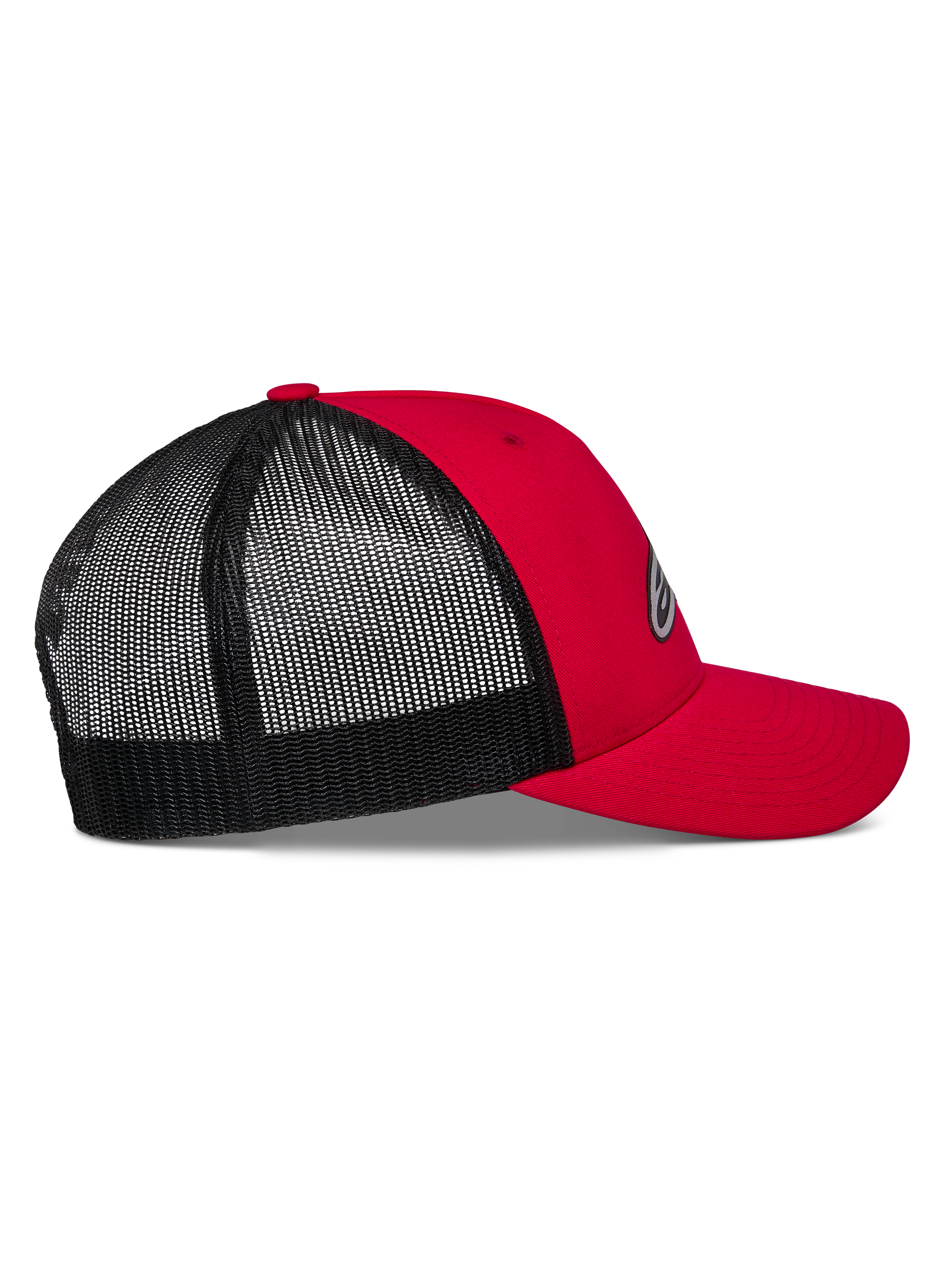 Alpinestars Reflect Ageless Trucker Hat, rød og sort, set fra siden, rød twill-front og buet skygge, sort poly-mesh bagside, struktureret krone, afslappet motorsport-inspireret hovedbeklædning