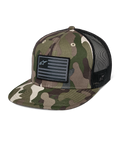 Alpinestars Flag Flat Trucker Hat, grøn camouflage og sort, trucker-kasket med flad skygge og åndbar mesh-bagside, struktureret krone med et sort logo-patch i flagstil, afslappet hovedbeklædning til motorsport