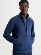 Alpinestars Apera Half-Zip sweatshirt, blå herre-sportswear pullover vist på model, med halv lynlås, kængurulomme med tonalt logo og meshforet hætte, premium tri-blend fleece til hverdagsbrug.