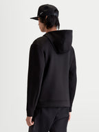 Alpinestars Datrix Hættetrøje, sort herre-pullover set bagfra på model, dobbeltsidet fleece og mesh-foret hætte for komfort, afslappet motorsportsinspireret sportstøj