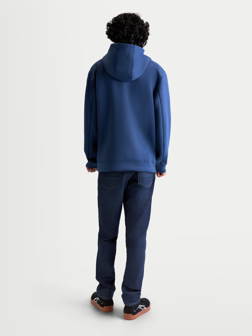 Alpinestars Datrix Hættetrøje, sportstøj pullover til herrer og damer, stålblå, premium tri-blend dobbeltsidet fleece-konstruktion, set bagfra på model der viser detaljer på hætten.