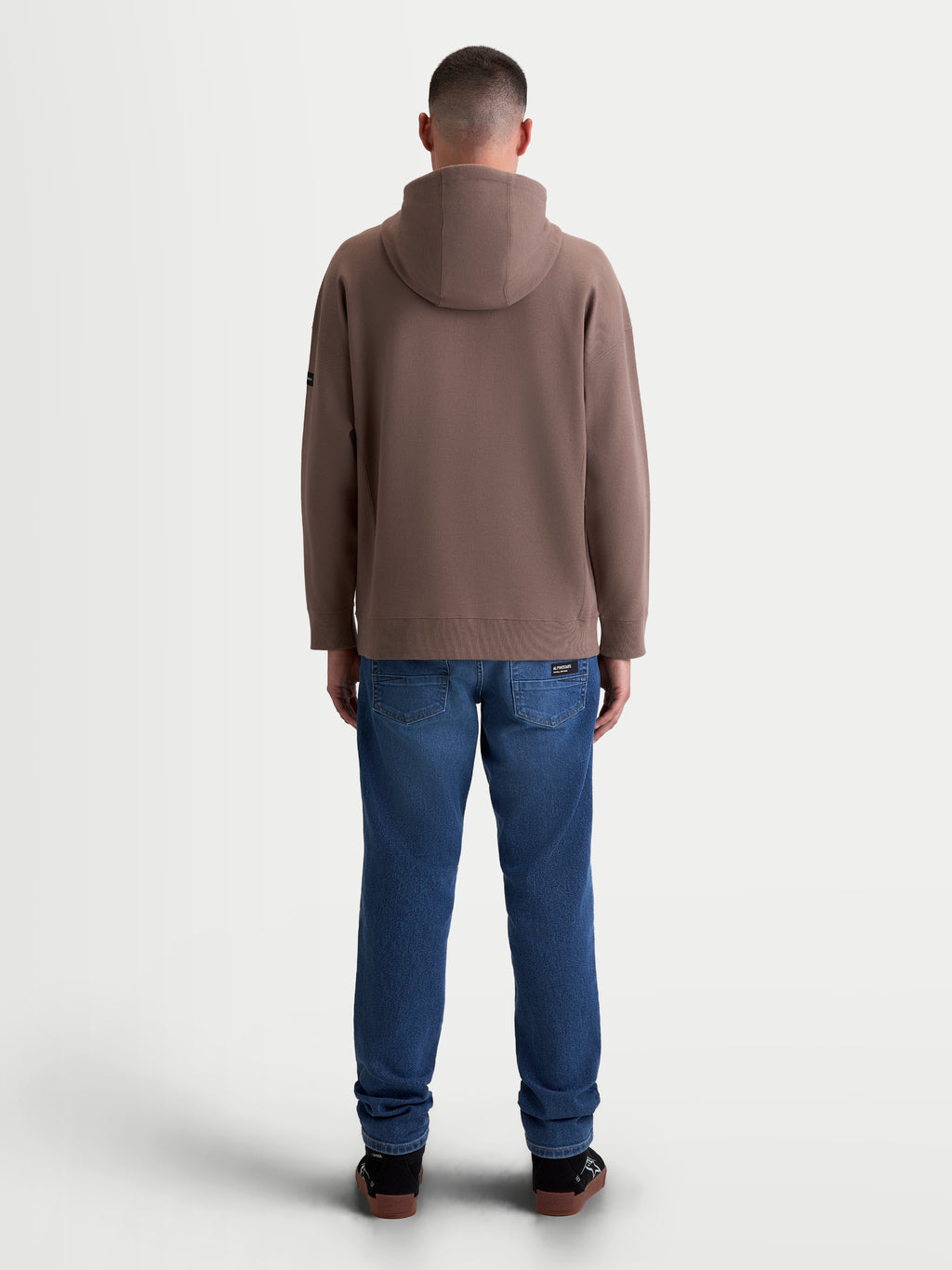 Alpinestars Camino Textured Oversized hættetrøje, herre-sportstøj, brun, set bagfra på model, struktureret strikket twill-fleece med ribstrikkede manchetter og kant