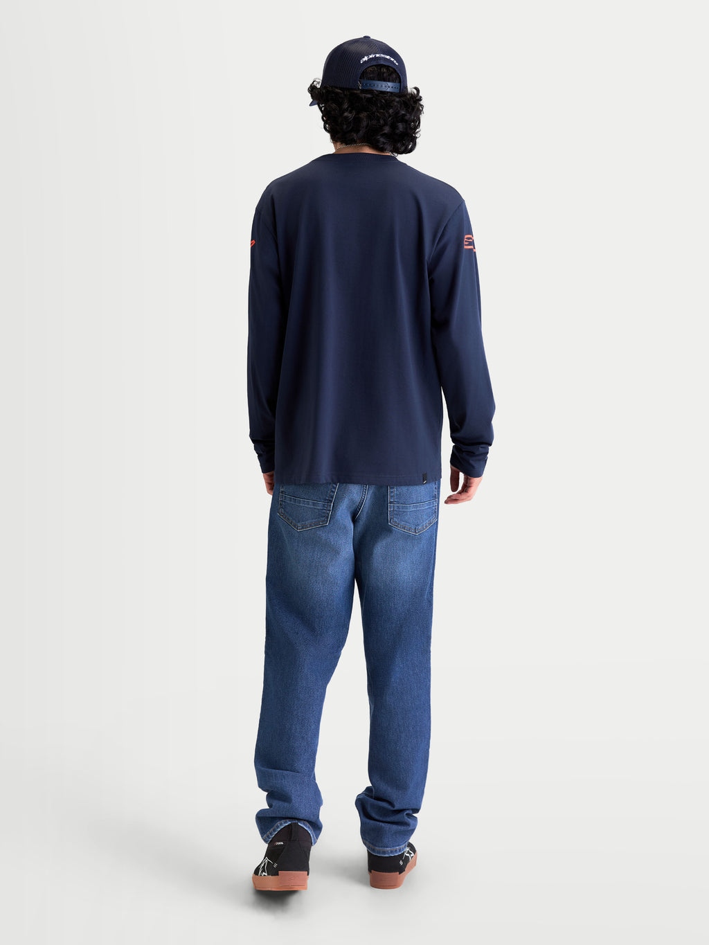 Alpinestars Velocifier CSF T-shirt, langærmet sportswear T-shirt, navyblå, set bagfra på model, motorsport-inspireret afslappet stil med grafik på skuldrene og blød bomuldsblanding.