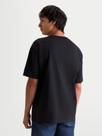 Alpinestars Chalk Oversized CSF T-shirt, kortærmet T-shirt til afslappet sportswear, sort, set bagfra på model, oversized pasform, 60 % bomuld og 40 % polyester.