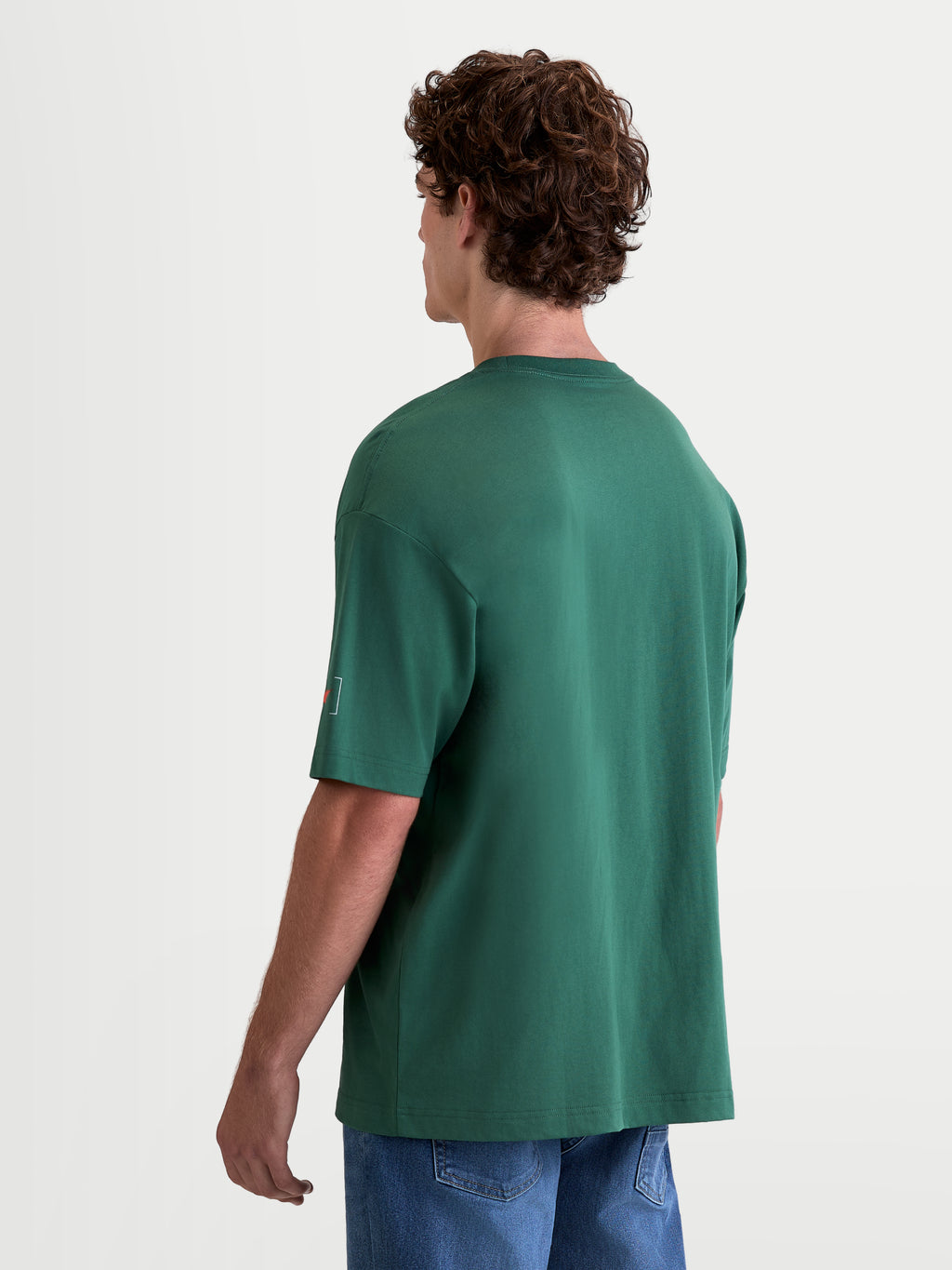 Alpinestars Infinity Oversized CSF T-shirt, herre kortærmet sportstøj T-shirt, grøn, med oversized pasform og bomulds-polyesterblanding, set bagfra på model med logodetalje på ærmet.