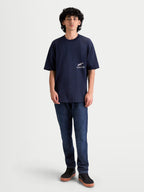 Alpinestars Institute Oversized SS CSF Tee, blå kortærmet herre-T-shirt med lille hvidt brystlogo, afslappet oversized pasform, blød bomulds- og polyesterblanding, motorsport-inspireret sportswear.