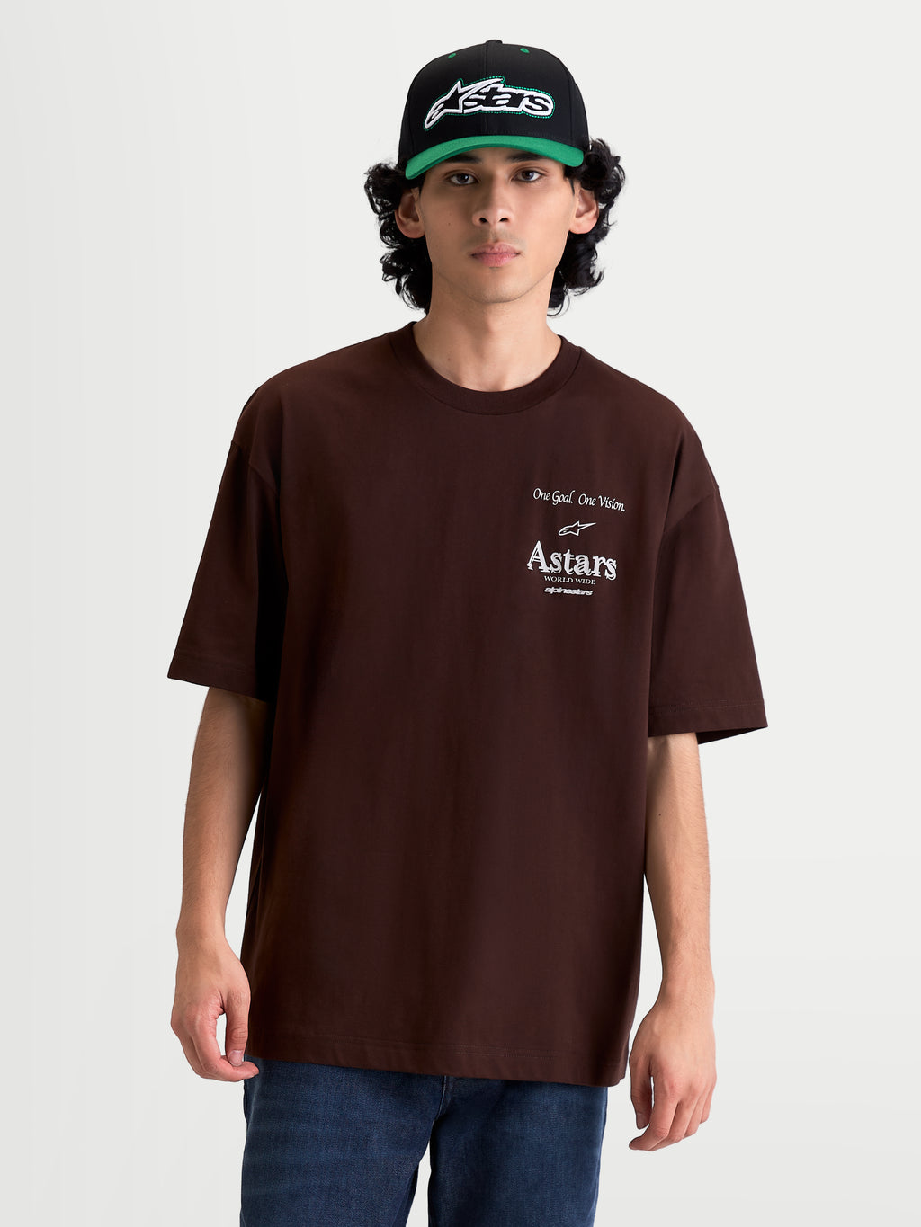Alpinestars Post Oversized CSF T-shirt, herre-t-shirt i brun, kortærmet sportswear med oversized fit, hvidt Astars logo og One Goal. One Vision. grafik på brystet, afslappet motorsport livsstilstøj