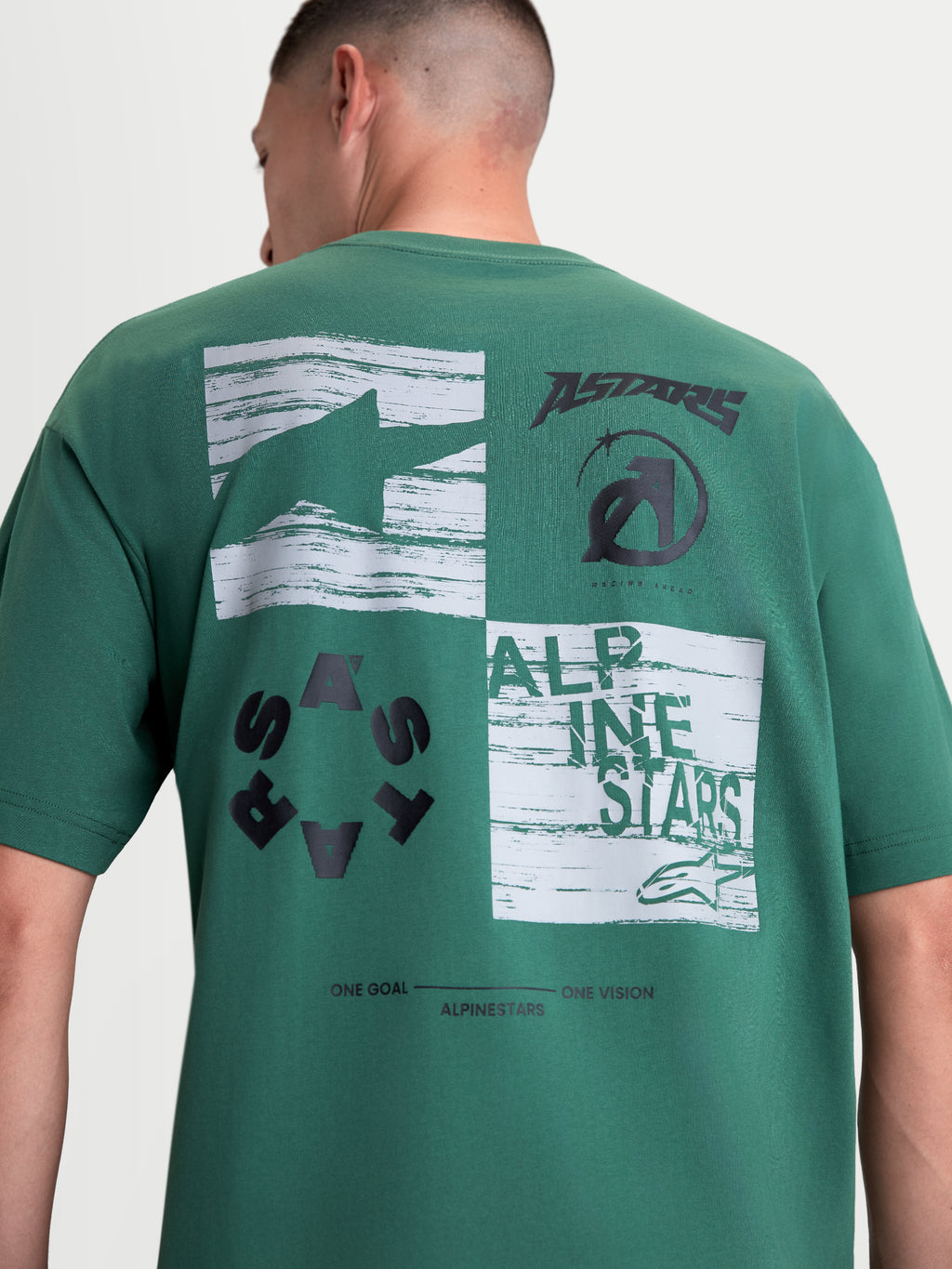 Alpinestars Checkback Oversized CSF T-shirt, grøn kortærmet t-shirt set bagfra med markant ternet grafik og Astars-logoer, afslappet motorsport-inspireret design, oversized pasform.