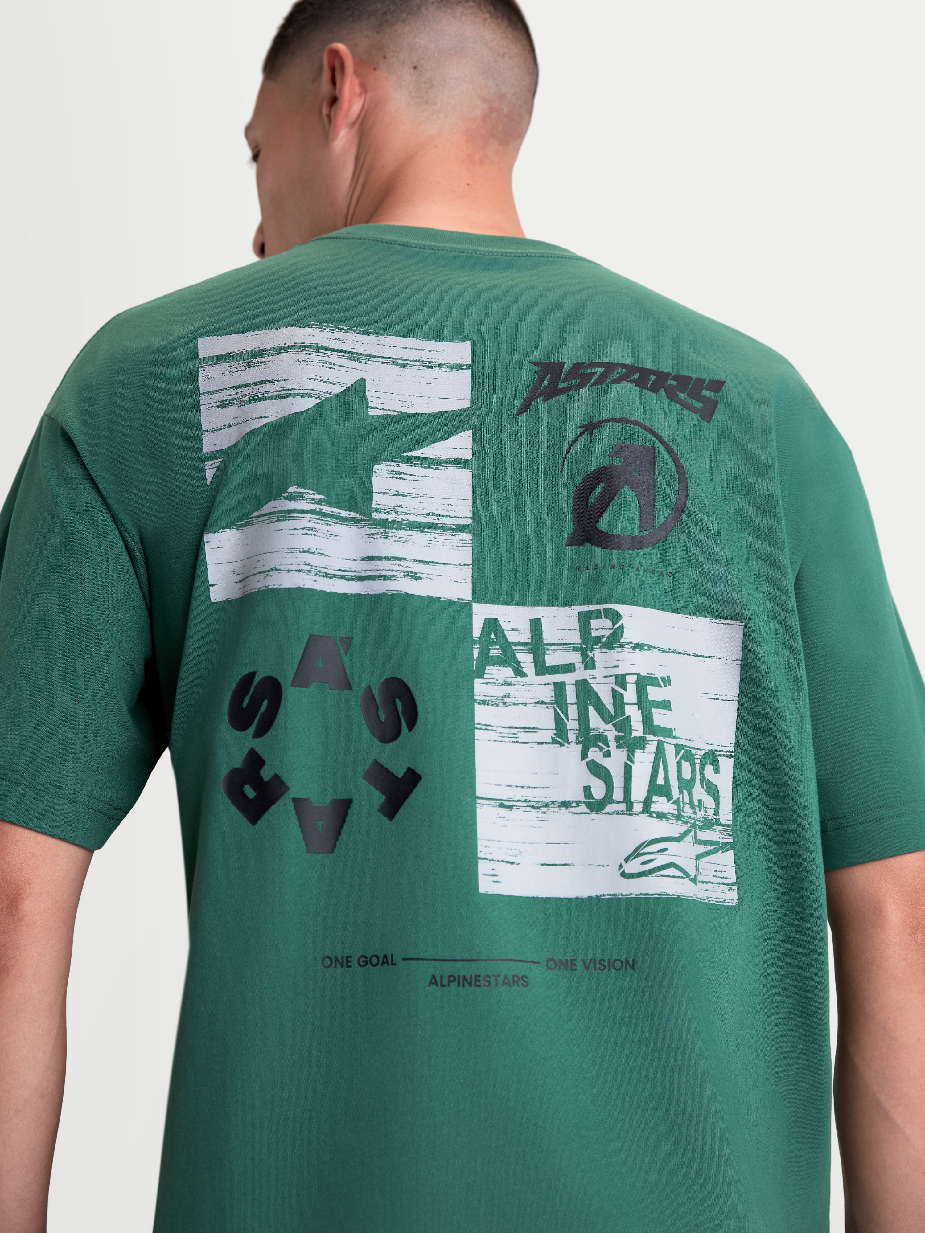 Alpinestars Checkback Oversized CSF T-shirt, grøn kortærmet t-shirt set bagfra med markant ternet grafik og Astars-logoer, afslappet motorsport-inspireret design, oversized pasform.