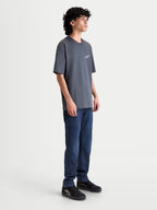 Alpinestars Mandate Oversized CSF T-shirt, unisex kortærmet sportstøj, grå, afslappet oversized pasform og puff-print Astars-logo, vist fra siden på model.