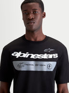 Alpinestars Singular CSF T-shirt, sort kortærmet herre-T-shirt, nærbillede af brystgrafik med hvid Alpinestars-tekst og "ONE GOAL. ONE VISION." mærkemanifest, premium bomuldsblanding, afslappet motorsport sportstøj.