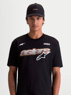 Alpinestars Cypress CSF t-shirt, herre- kortærmet sportswear-t-shirt, sort og hvid, med astars-grafik i mesh-fyld og Alpinestars Protects-logo, vist på model, premium bomuld-polyester-materiale.