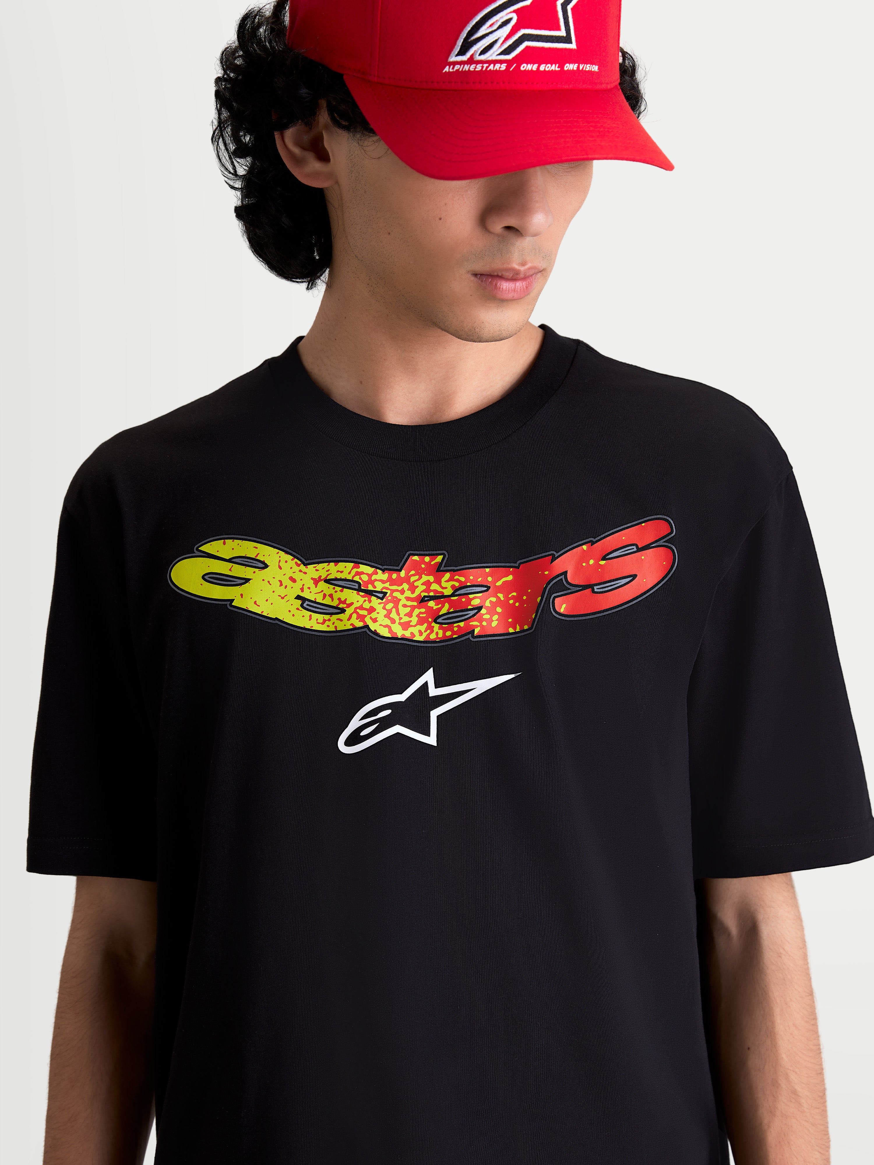 Alpinestars Elliptogrit CSF T-shirt, herre-kortærmet T-shirt, sort med gul og rød Astars-grafik med farvegradient på brystet, blødt print, bomuld-polyester-blanding, afslappet sportstøj til hverdagsbrug