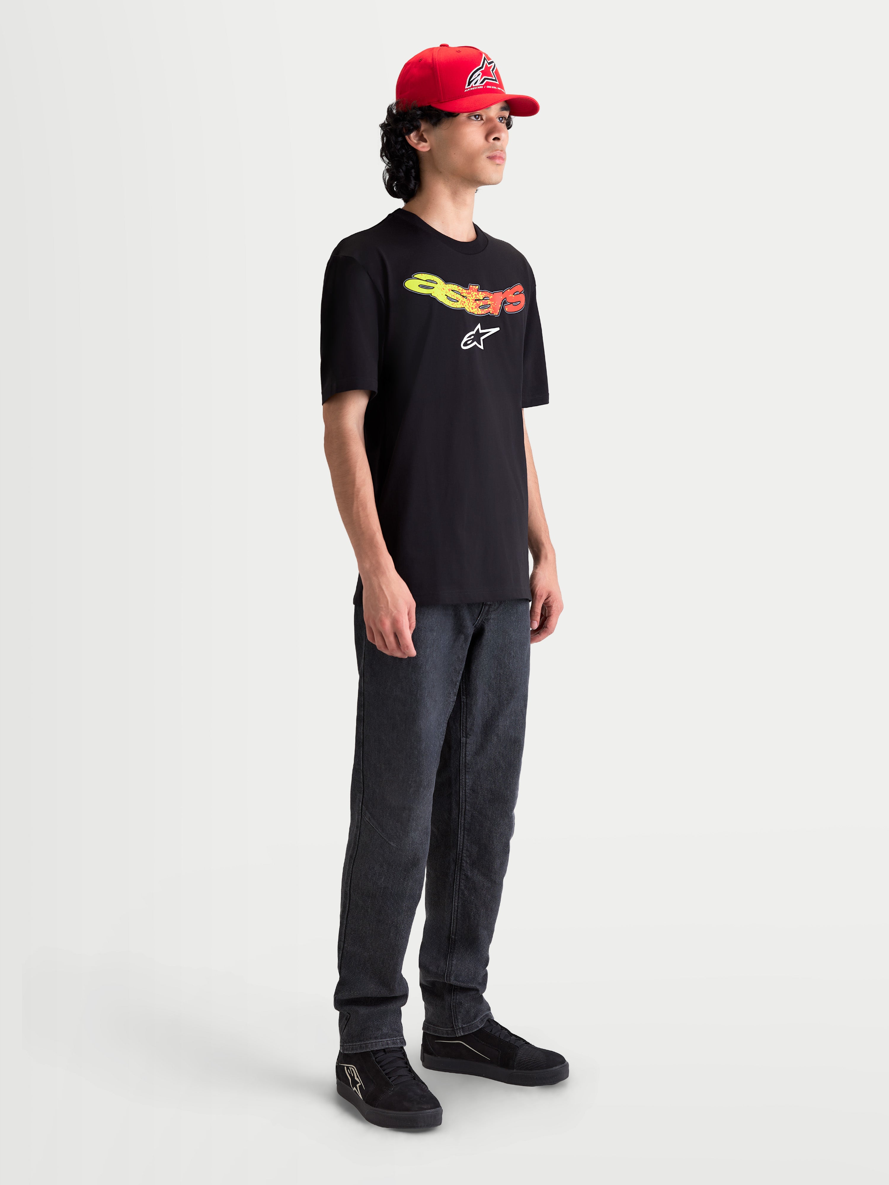 Alpinestars Elliptogrit CSF t-shirt, herre kortærmet sportstøj t-shirt, sort med gult og rødt gradient Astars-ordmærke og hvidt logografik, blød bomuld-polyesterblanding.