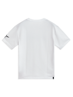 Alpinestars P1 CSF Tee, hvid kortærmet t-shirt i blød bomuldsblanding, set bagfra med sort logo på ærmet og lille mærke ved kanten, afslappet motorsport-streetwear