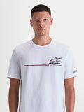 Alpinestars P1 CSF T-shirt, hvid kortærmet t-shirt med rød race-stribe, sort Astars-logo og 'Racing Ahead' tekst på brystet, blød bomulds- og polyesterblanding, afslappet motorsport sportswear.
