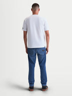 Alpinestars P1 CSF T-shirt, kortærmet sportswear T-shirt til herrer, hvid, set bagfra på model, afslappet motorsportstøj i blød bomulds- og polyesterblanding.