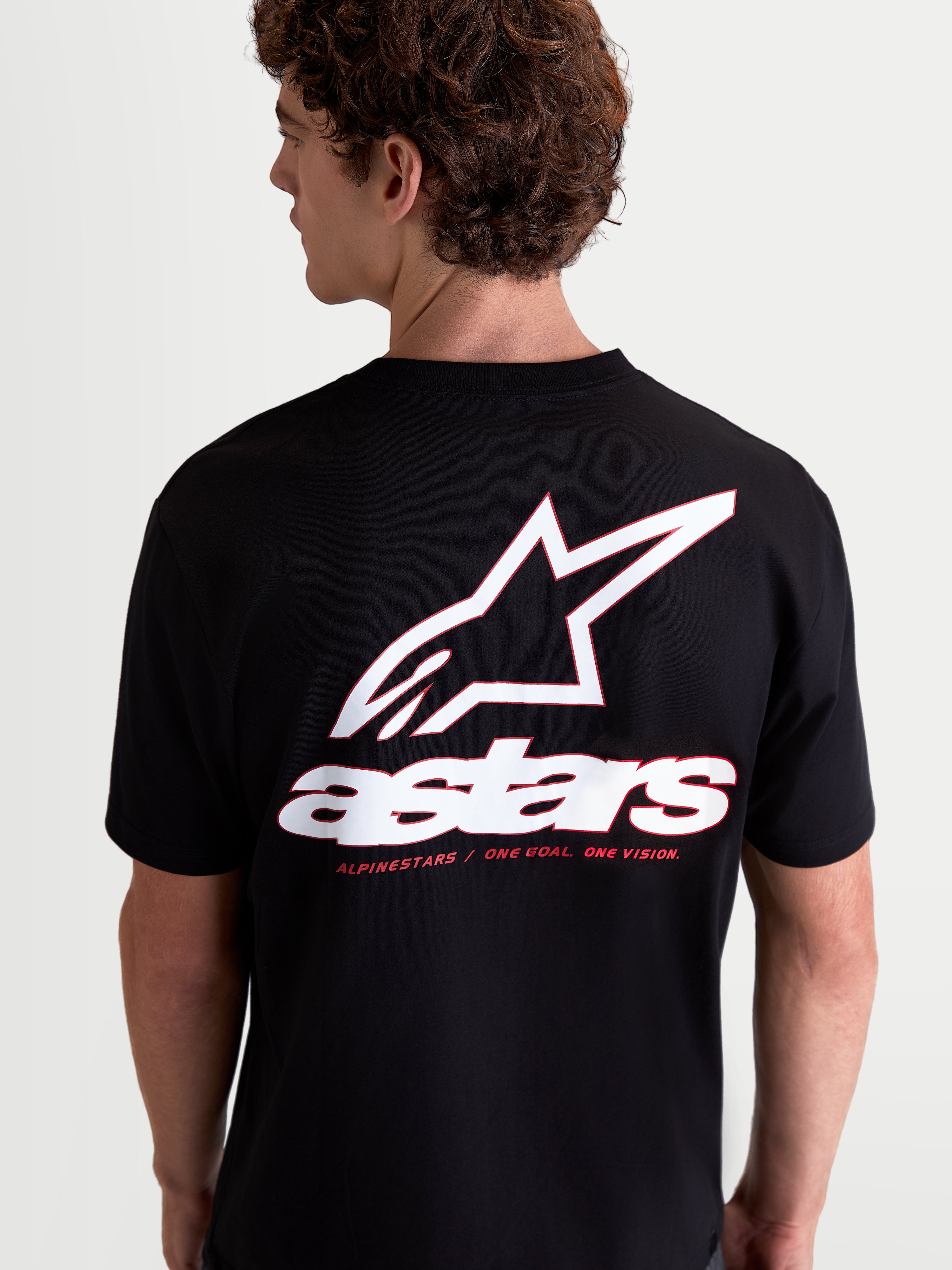 Alpinestars Lineout CSF T-shirt, herre-kortærmet T-shirt set bagfra, sort med stort hvidt og rødt Astars-logo og tagline på ryggen, afslappet motorsport sportswear, bomuld-polyester blanding