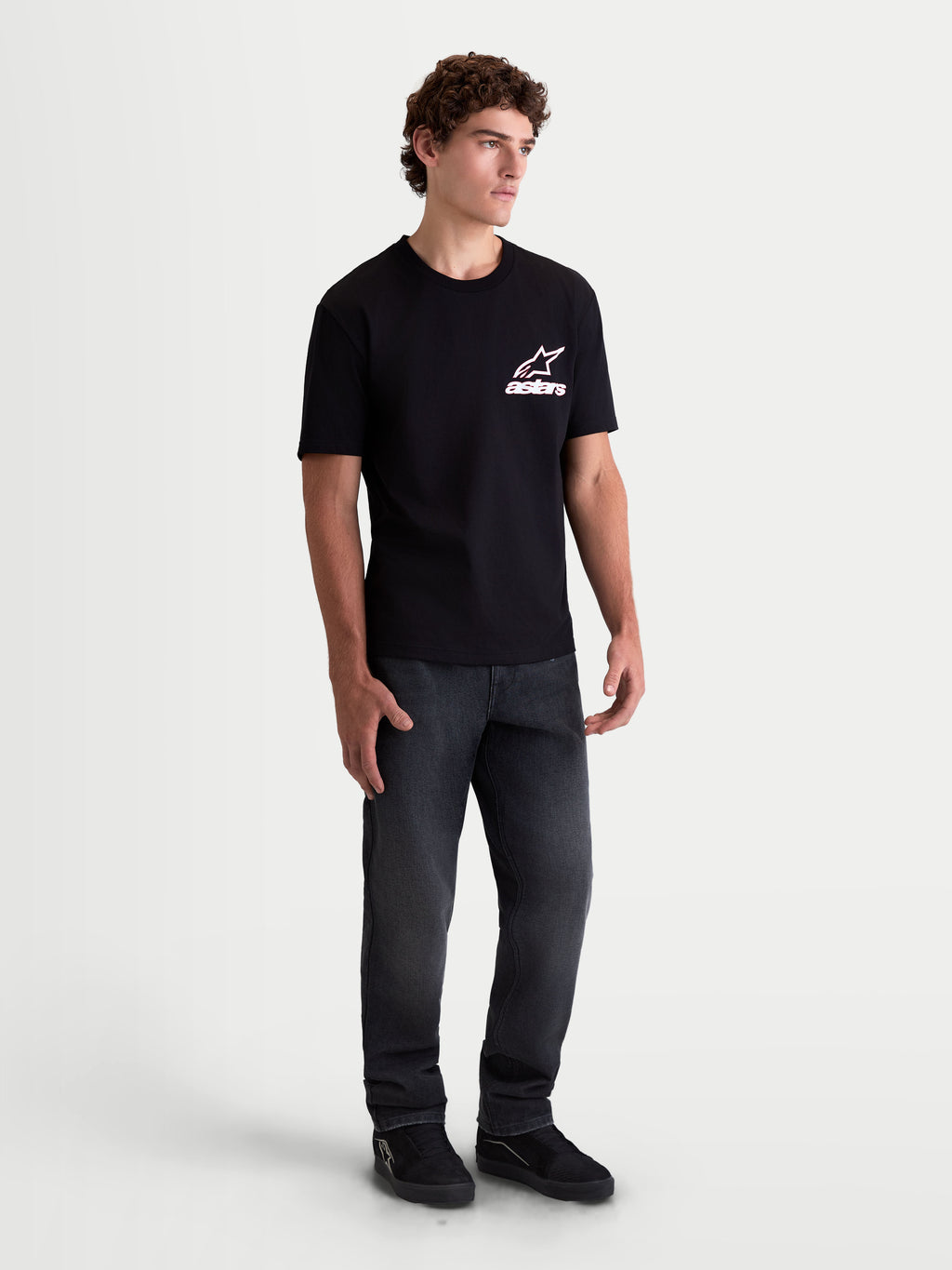 Alpinestars Lineout CSF T-shirt, sort kortærmet sportswear T-shirt til herrer med hvidt Astars-logografik på brystet, premium bomulds- og polyesterblanding, afslappet livsstil.
