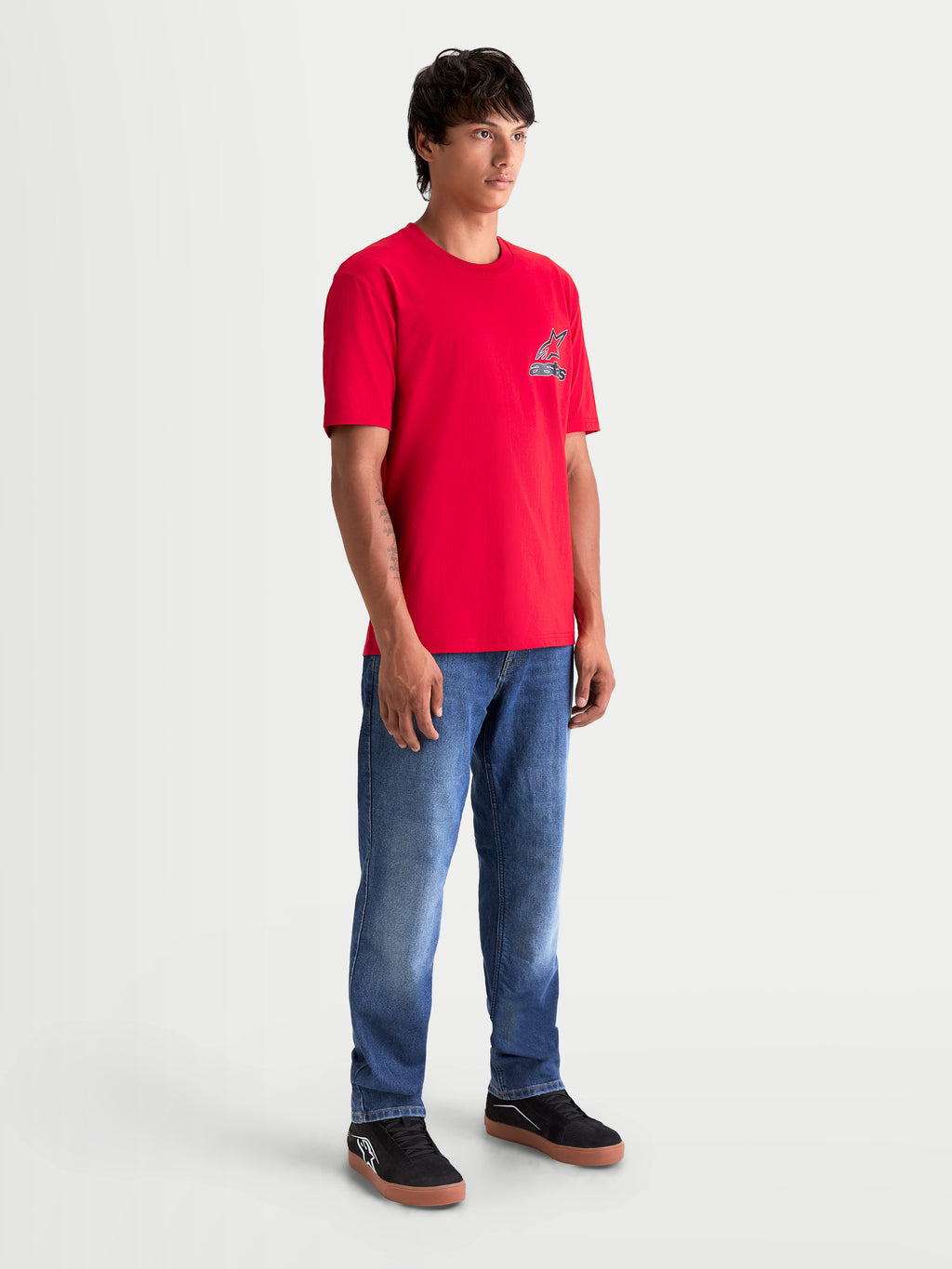 Alpinestars Lineout CSF T-shirt, rød kortærmet herre-T-shirt med lille Astars-logografik på brystet, modelvisning til afslappet hverdagsbrug og sportswear