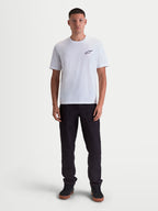 Alpinestars Combo Back CSF T-shirt, hvid herre-T-shirt med korte ærmer, sort Astars-logo på brystet, fremstillet i bomuldsblanding til afslappet hverdagsbrug og motorsport.
