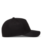 Alpinestars County Canvas Hat, sort kasket med buet skygge og struktureret krone i oxford peached-stof, set fra siden.