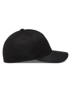Alpinestars Maze Hat, sort kasket med buet skygge, struktureret krone og flex back i twill, set fra siden