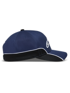 Alpinestars 500 Snapback kasket, motorsportsinspireret kasket til hverdagsbrug, navyblå og sort med hvid kontrastpiping, struktureret krone, buet skygge og 3D Astars-brodering, set fra siden.